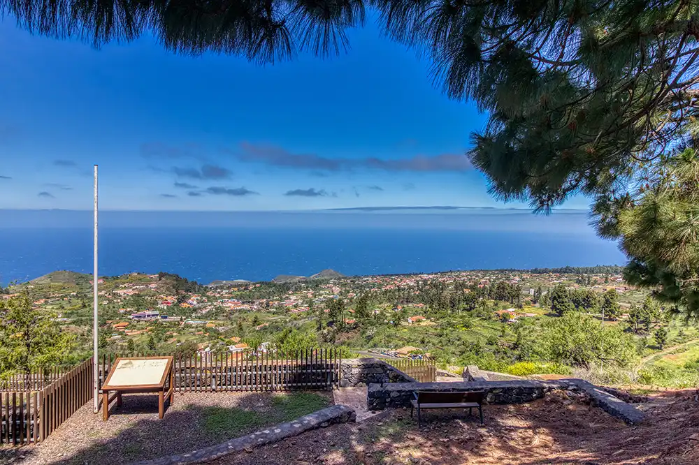 Mirador de Fátima in Puntagorda met uitzicht op het groene landschap van het noordwesten van La Palma